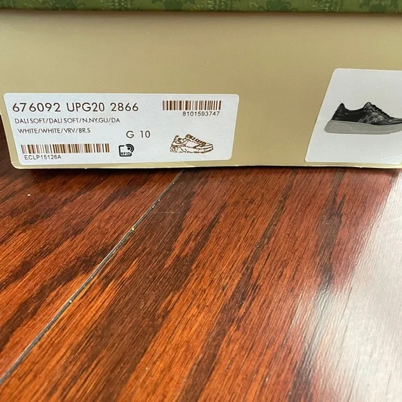 Gucci Men's Black and White Logo Sneakers - Picture 7 of 7